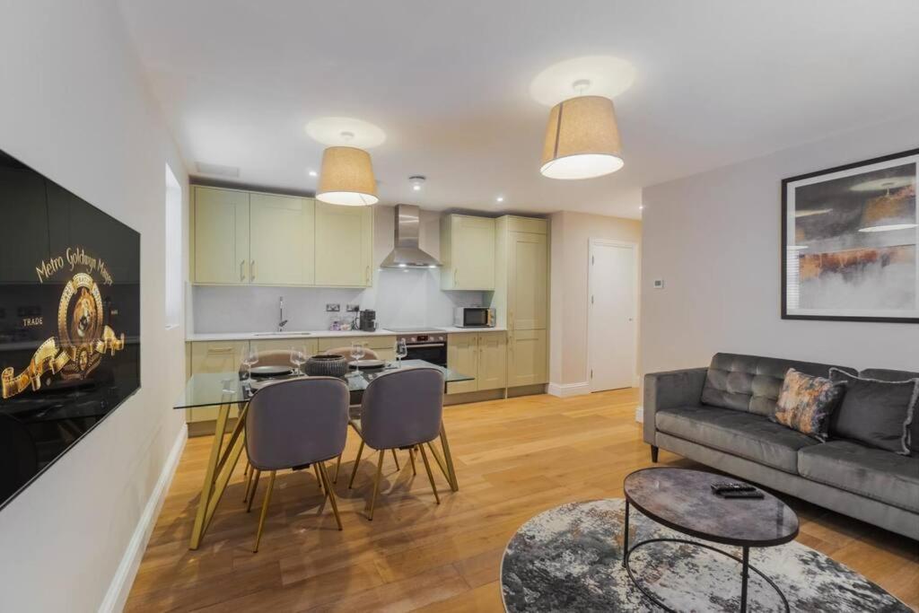 ウィンザー1Br Gem, Private Parkingアパートメント エクステリア 写真